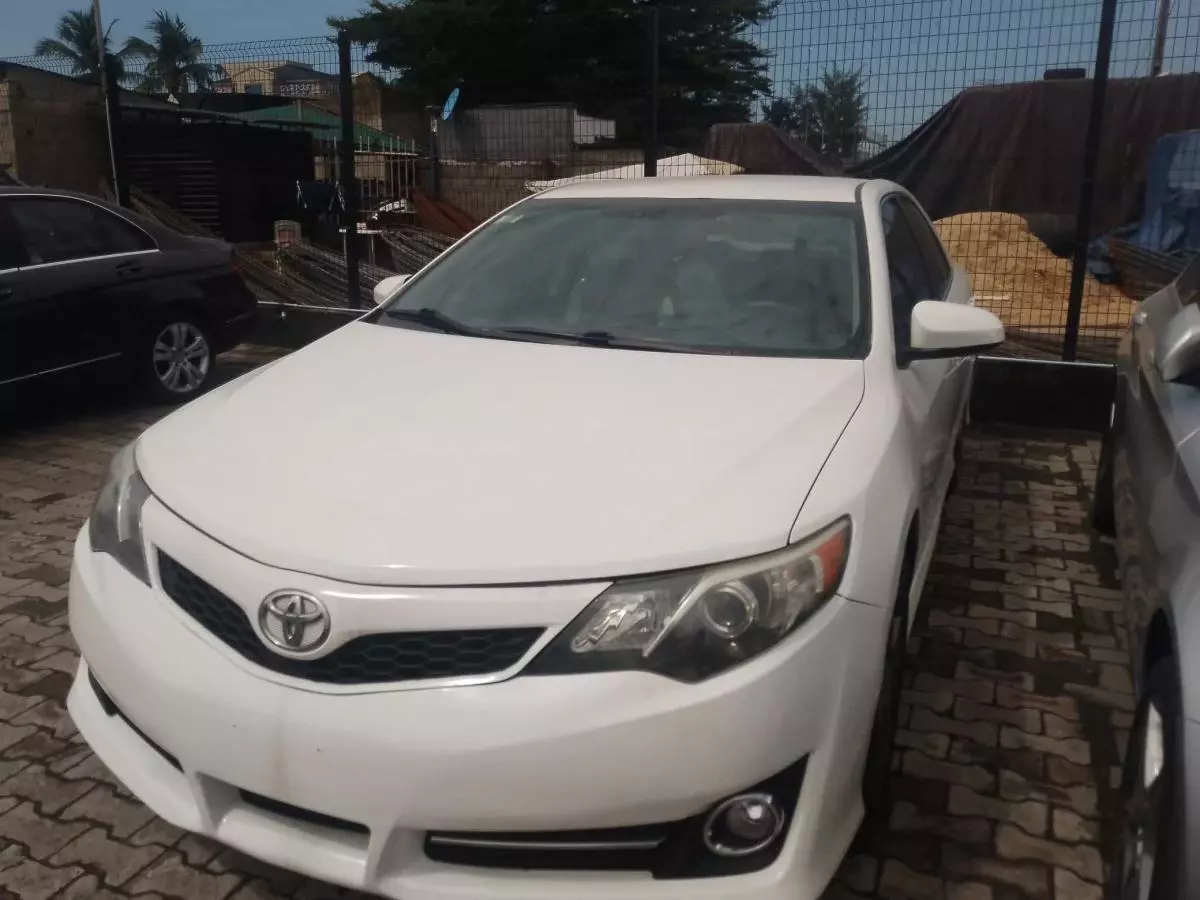 Toyota Camry   - 2014