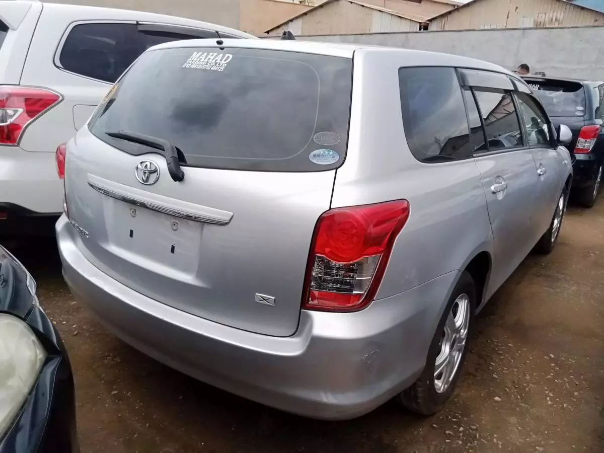 Toyota Fielder    - 2011