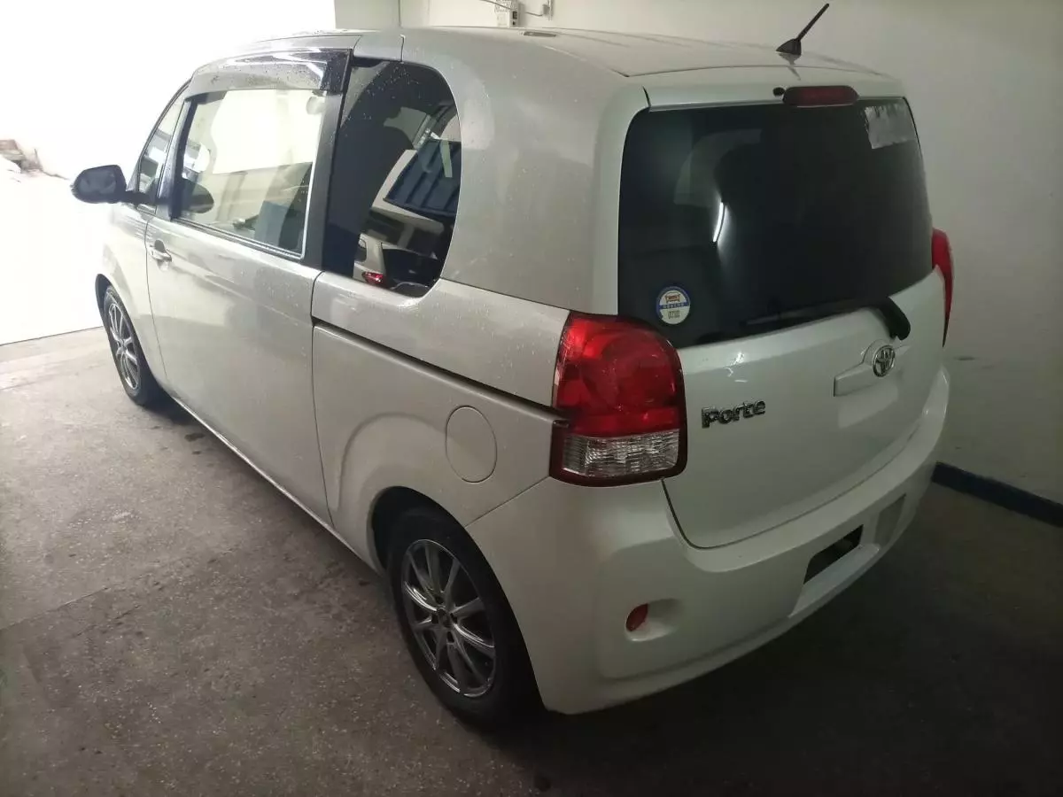 Toyota Porte - 2016