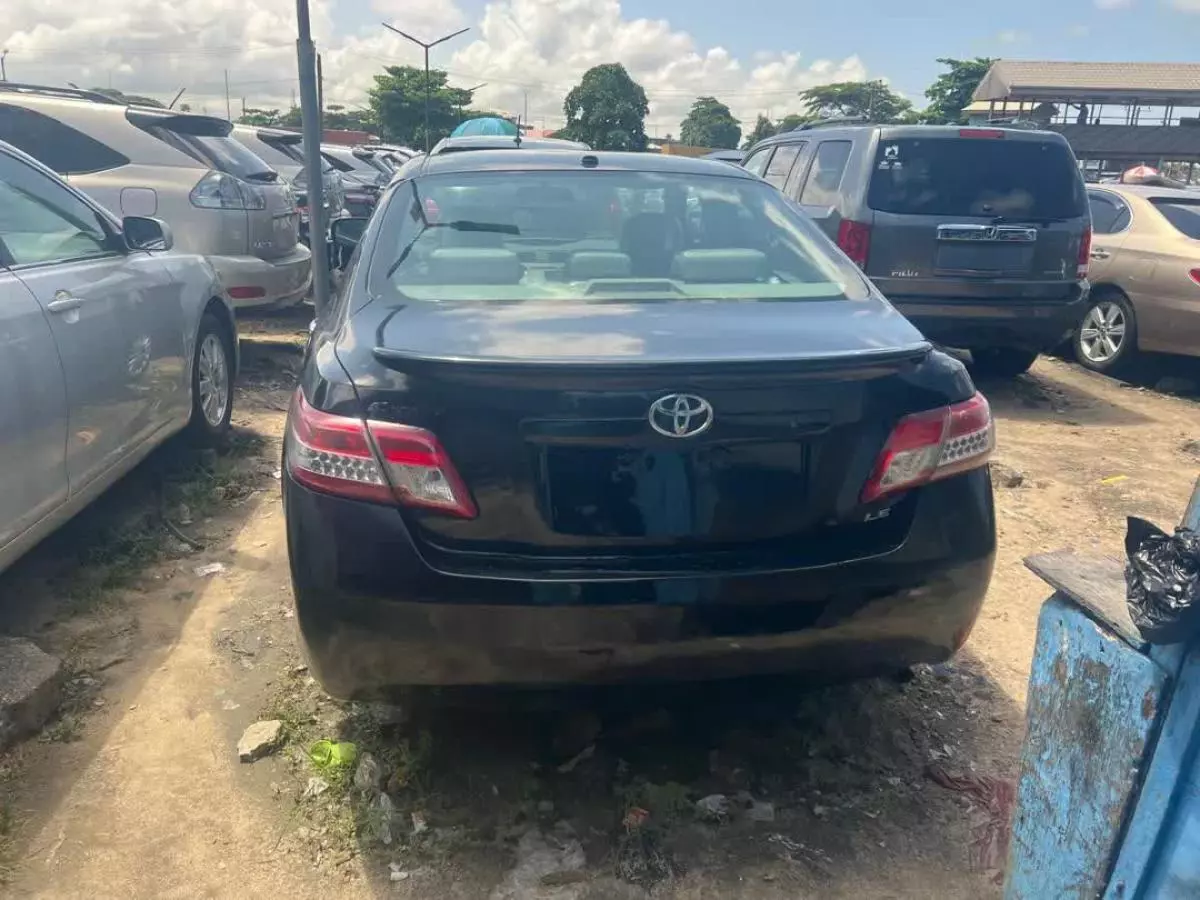 Toyota Camry   - 2010