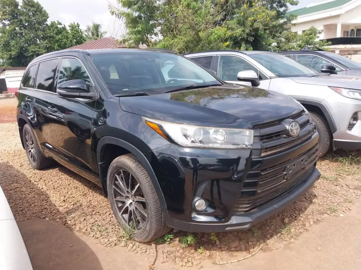 Toyota Highlander   - 2017