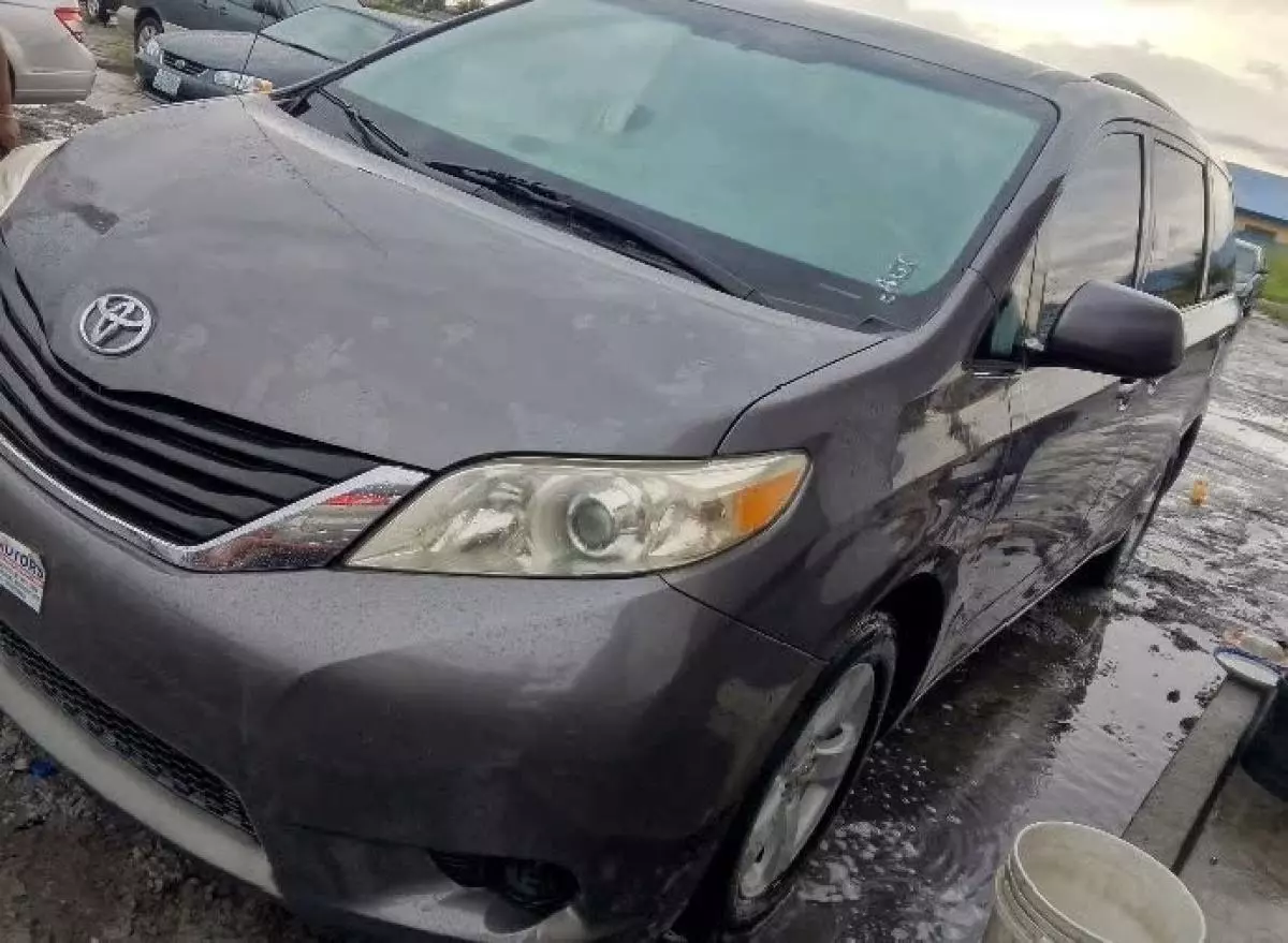 Toyota Sienna   - 2014