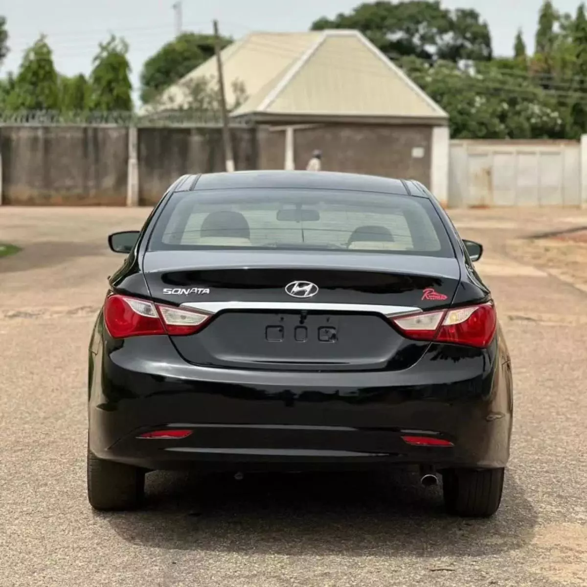 Hyundai Sonata   - 2011