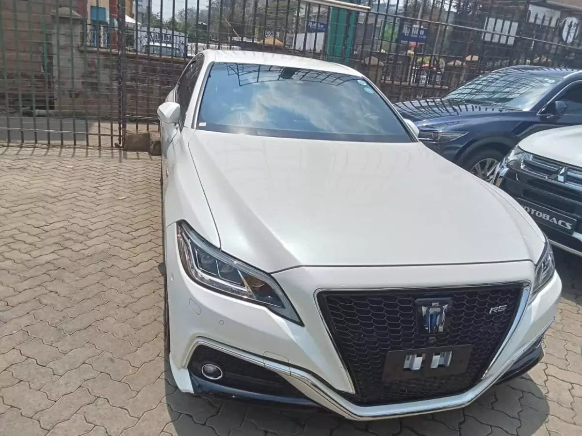 Toyota Crown Royal saloon Hybrid    - 2018