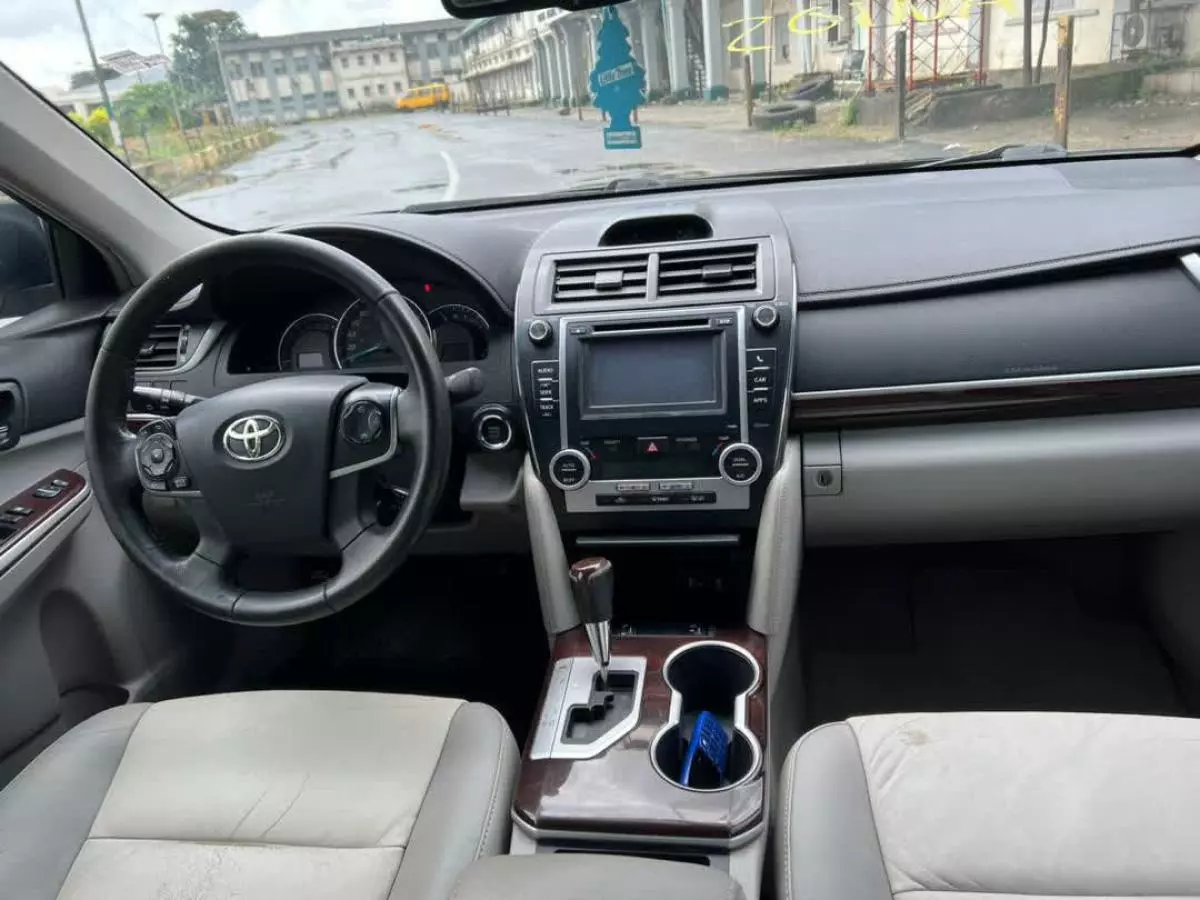 Toyota Camry   - 2012