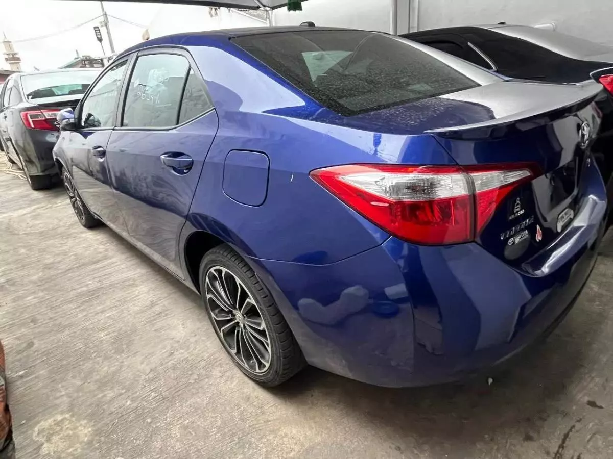 Toyota Corolla   - 2014