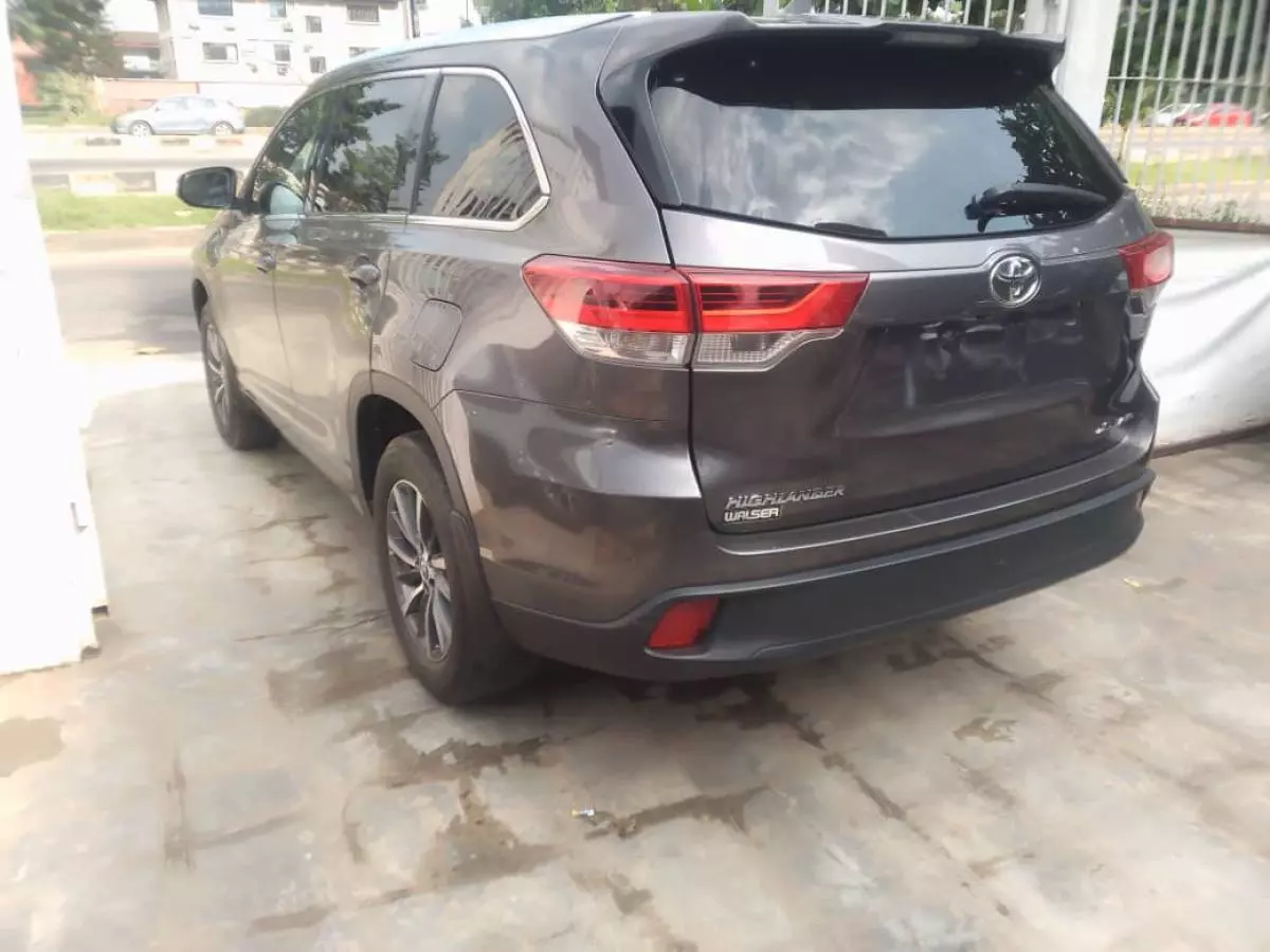 Toyota Highlander   - 2018