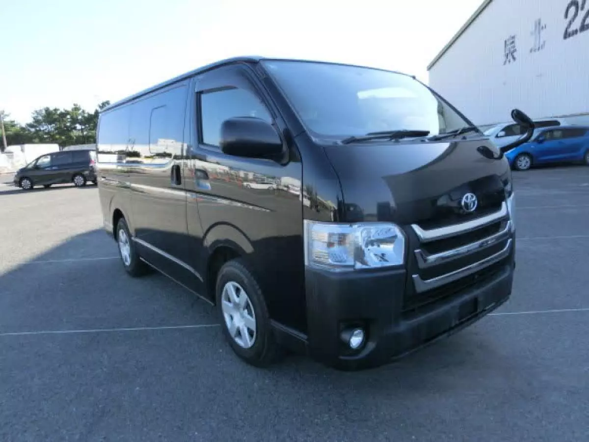 Toyota Hiace   - 2017