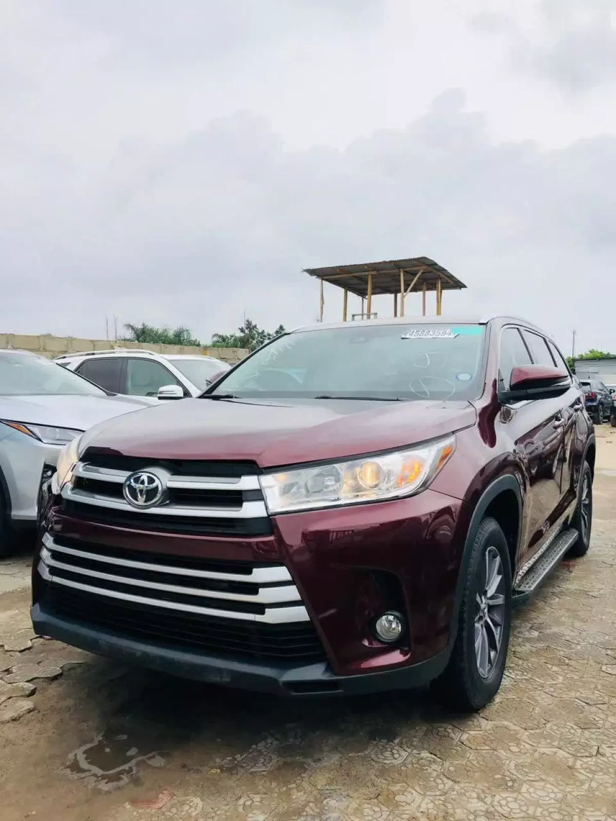 Toyota Highlander   - 2017