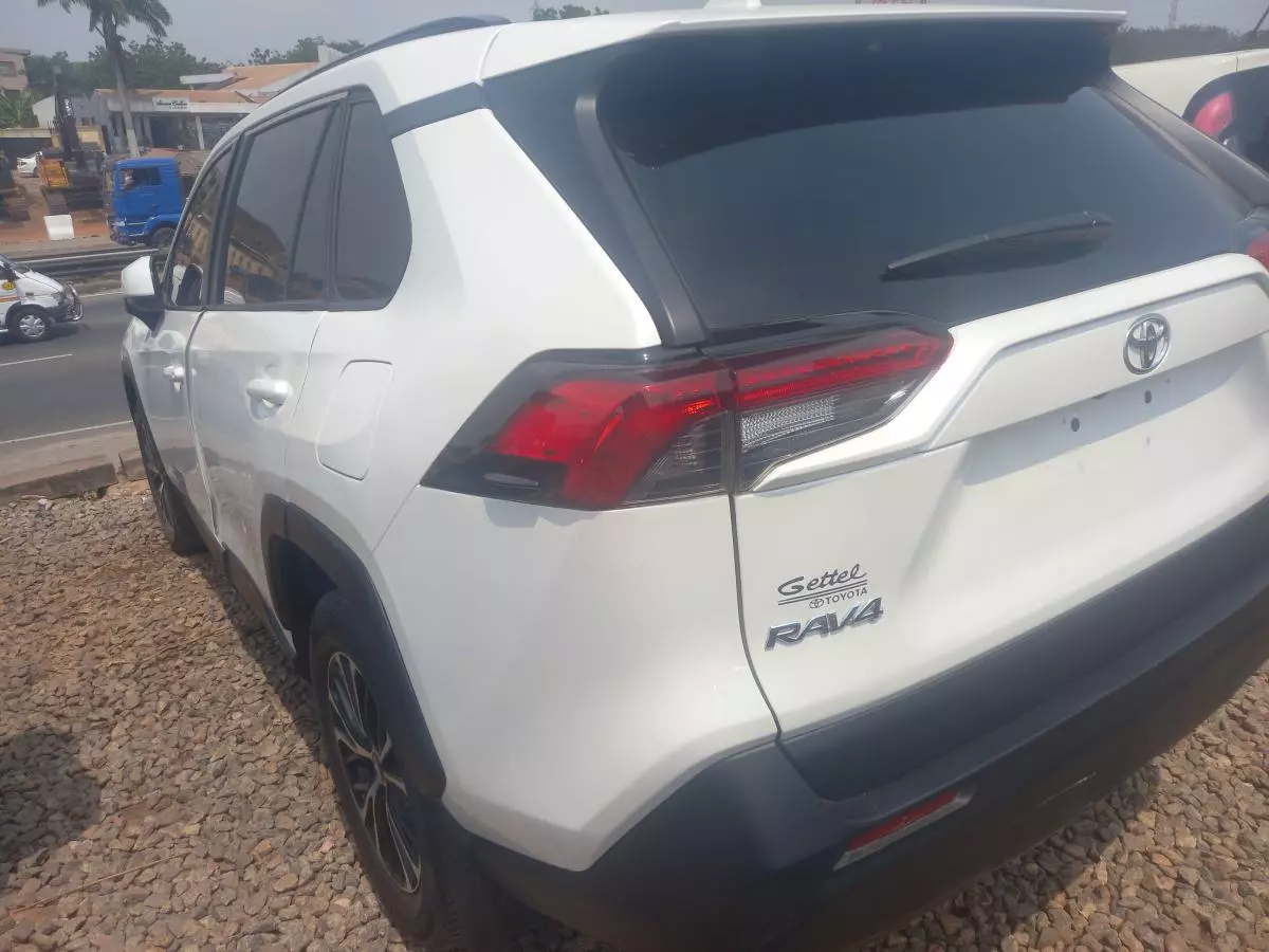 Toyota RAV4   - 2019