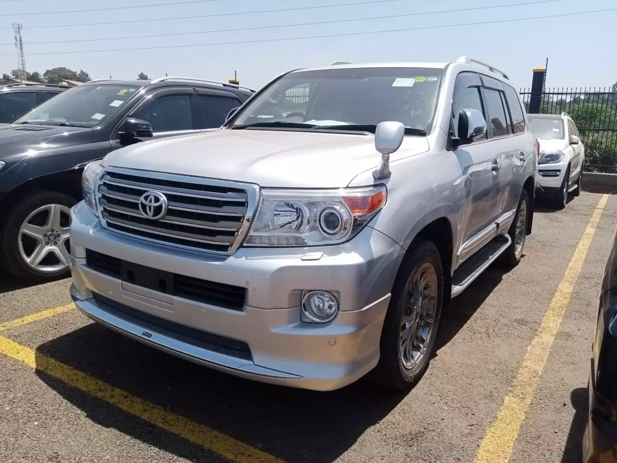 Toyota Landcruiser  V8   - 2015