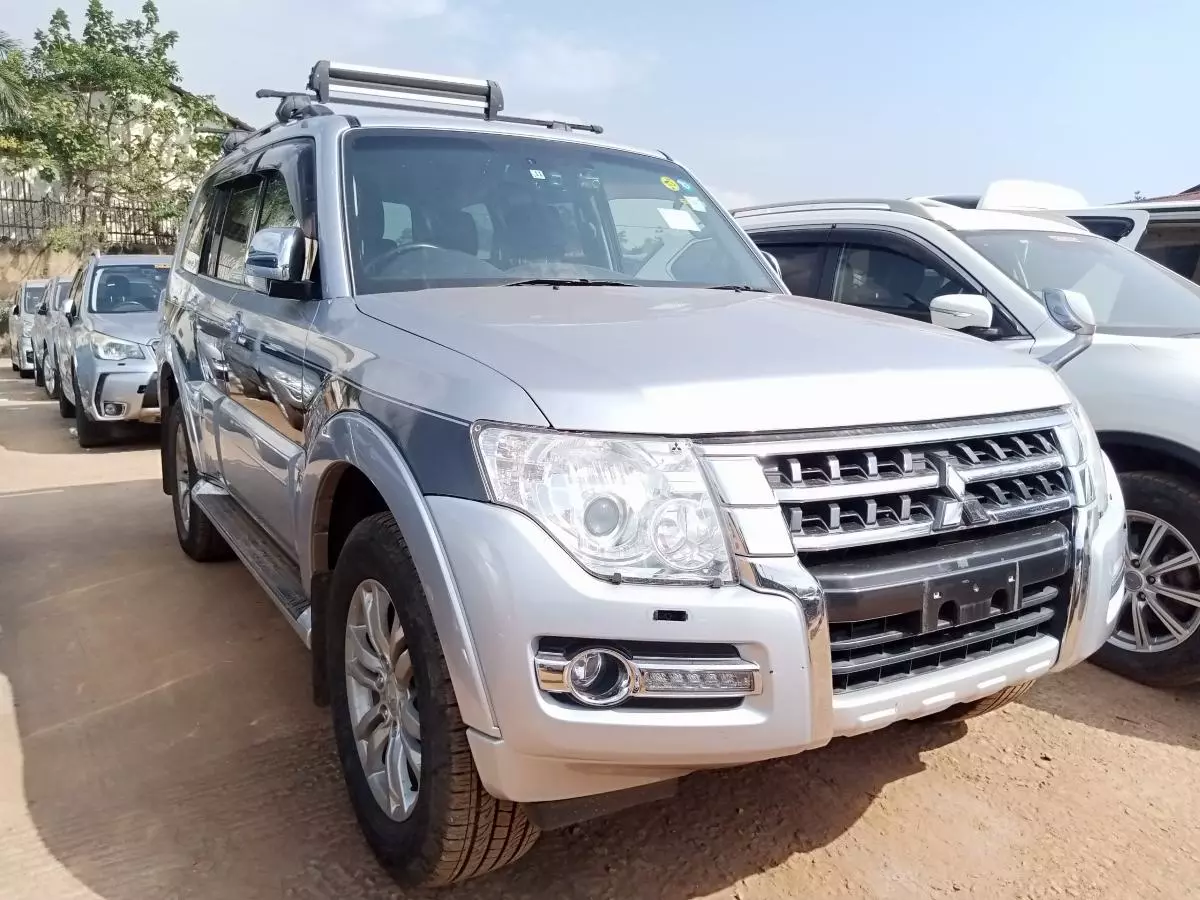 Mitsubishi Pajero   - 2011