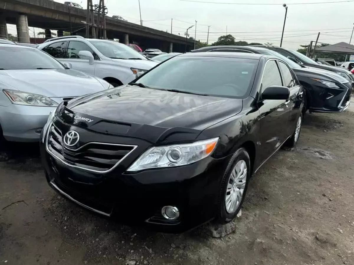 Toyota Camry   - 2011