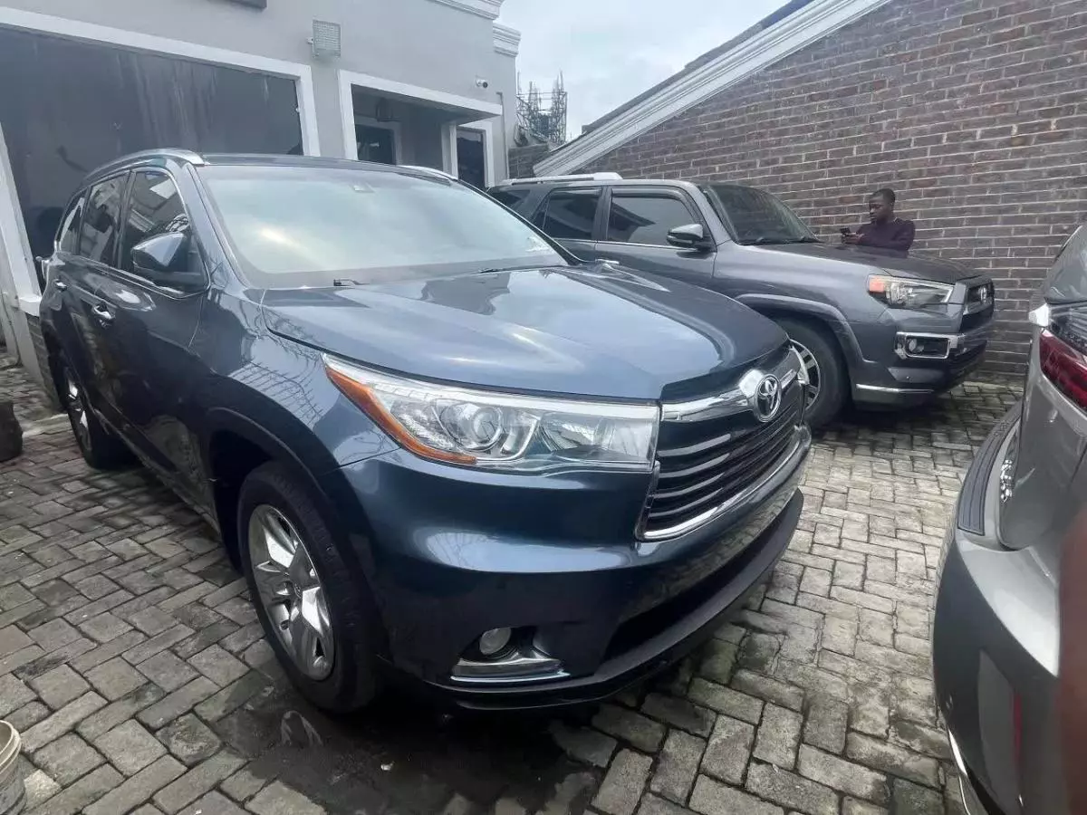 Toyota Highlander   - 2015