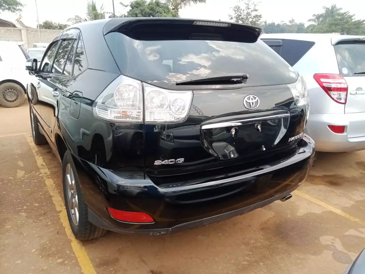 Toyota Harrier   - 2011