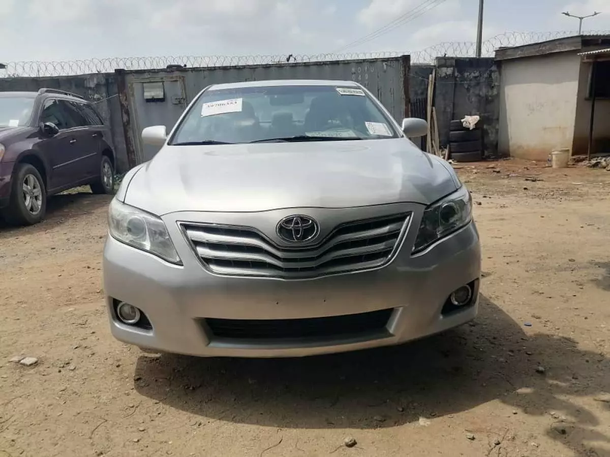 Toyota Camry   - 2011