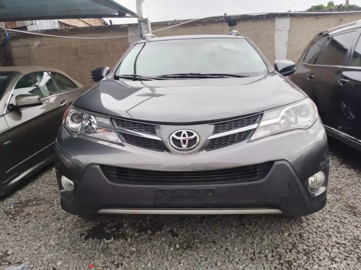 Toyota RAV 4   - 2015