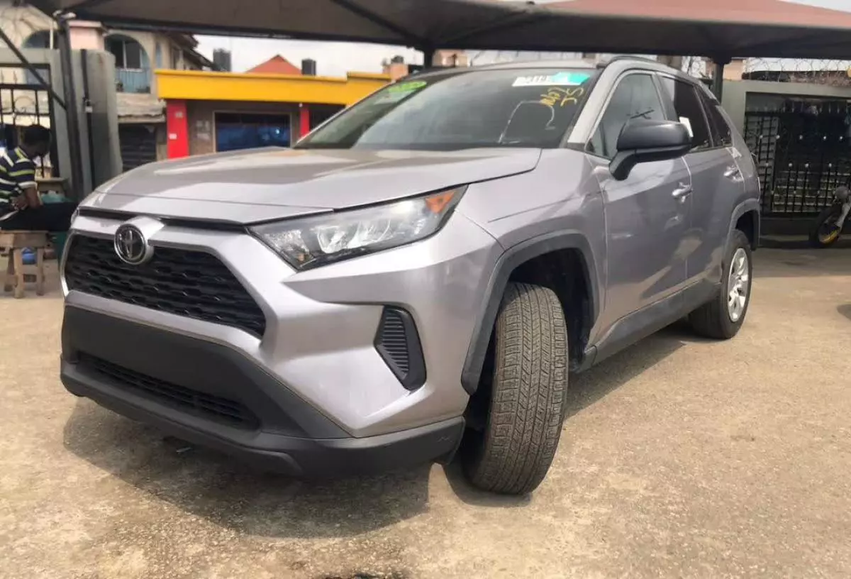 Toyota RAV 4   - 2019