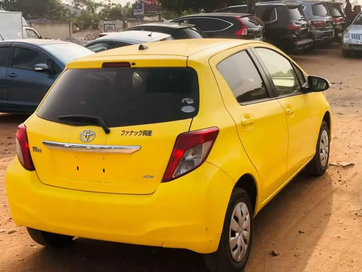 Toyota Vitz   - 2013