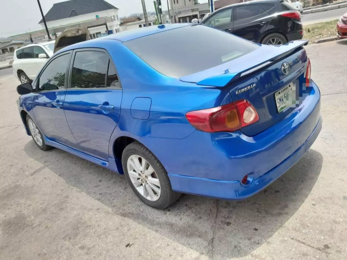 Toyota Corolla   - 2010