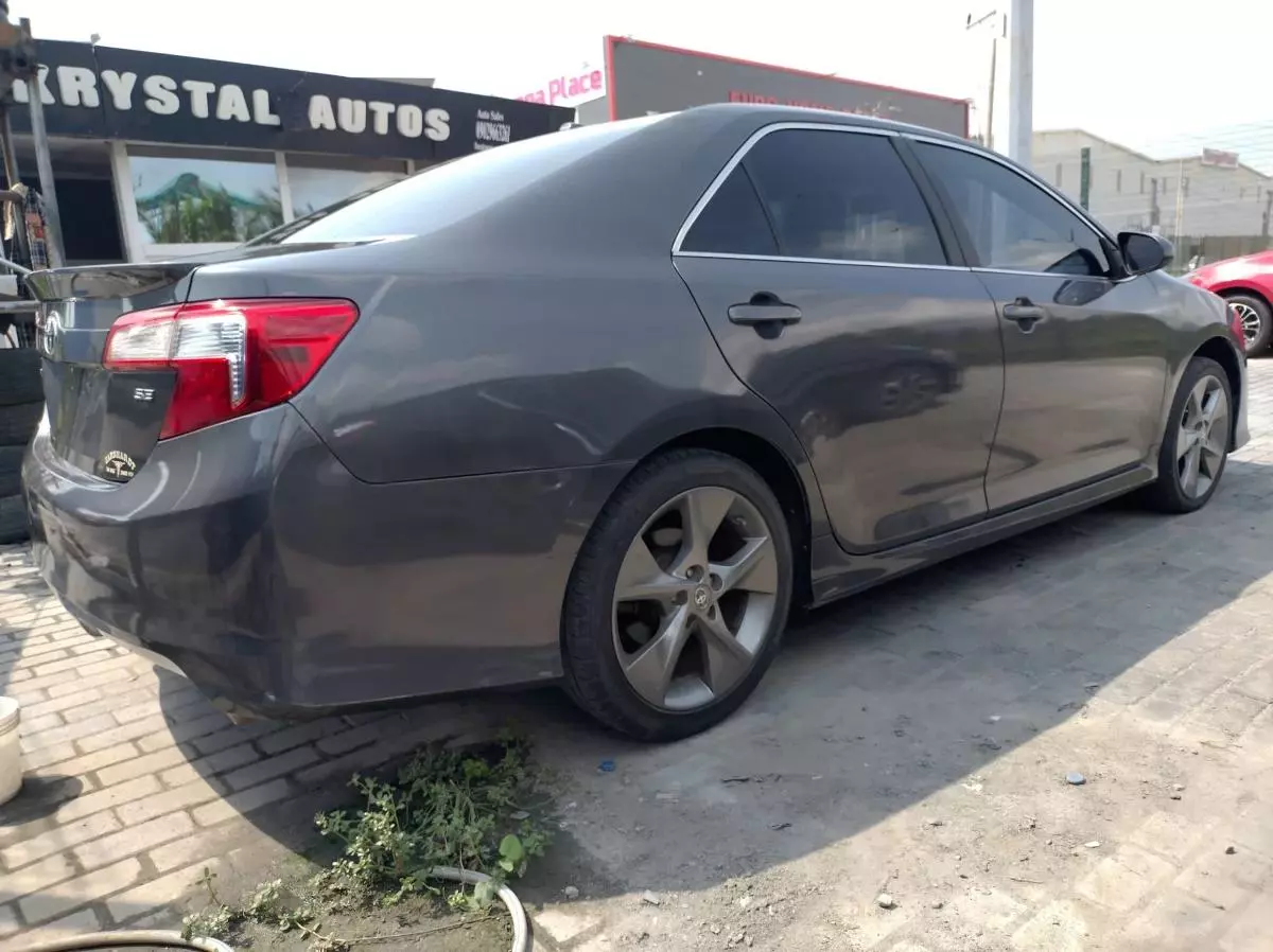 Toyota Camry - 2012