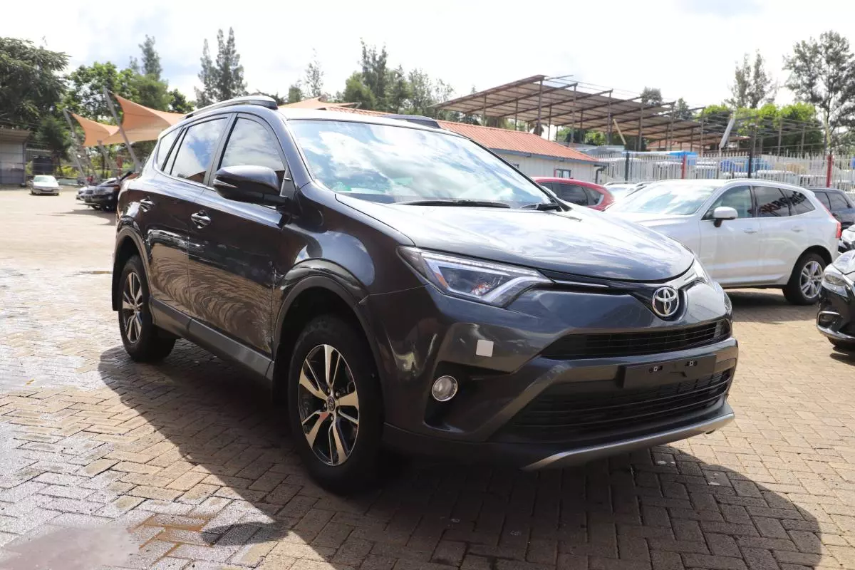 Toyota RAV 4   - 2017