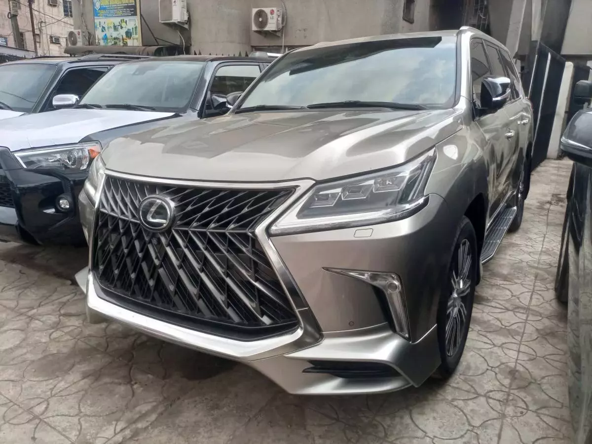 Lexus LX 570 - 2021