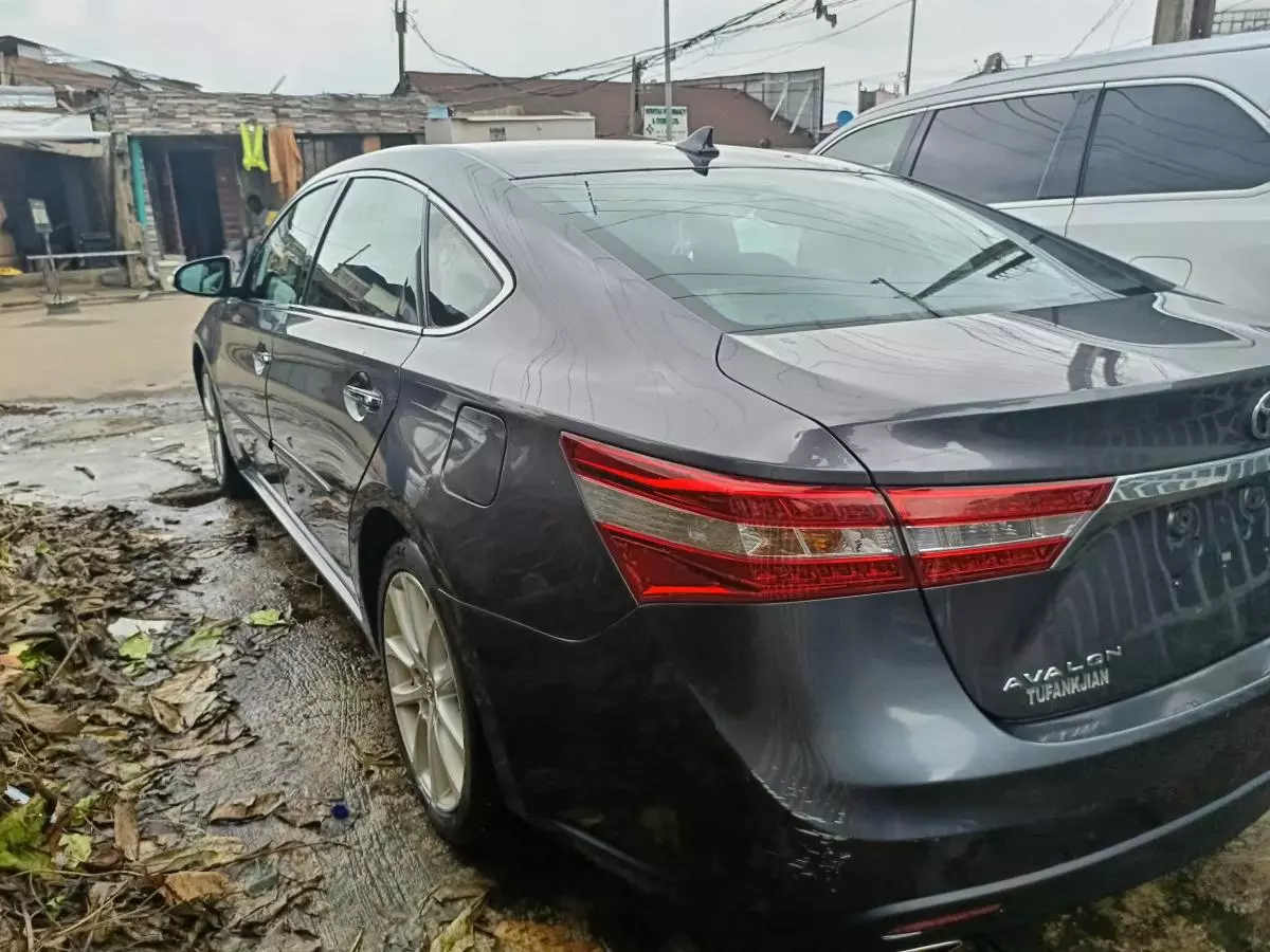 Toyota Avalon   - 2015