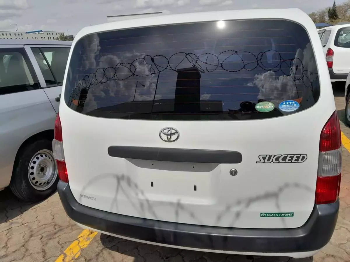 Toyota Succeed  - 2015