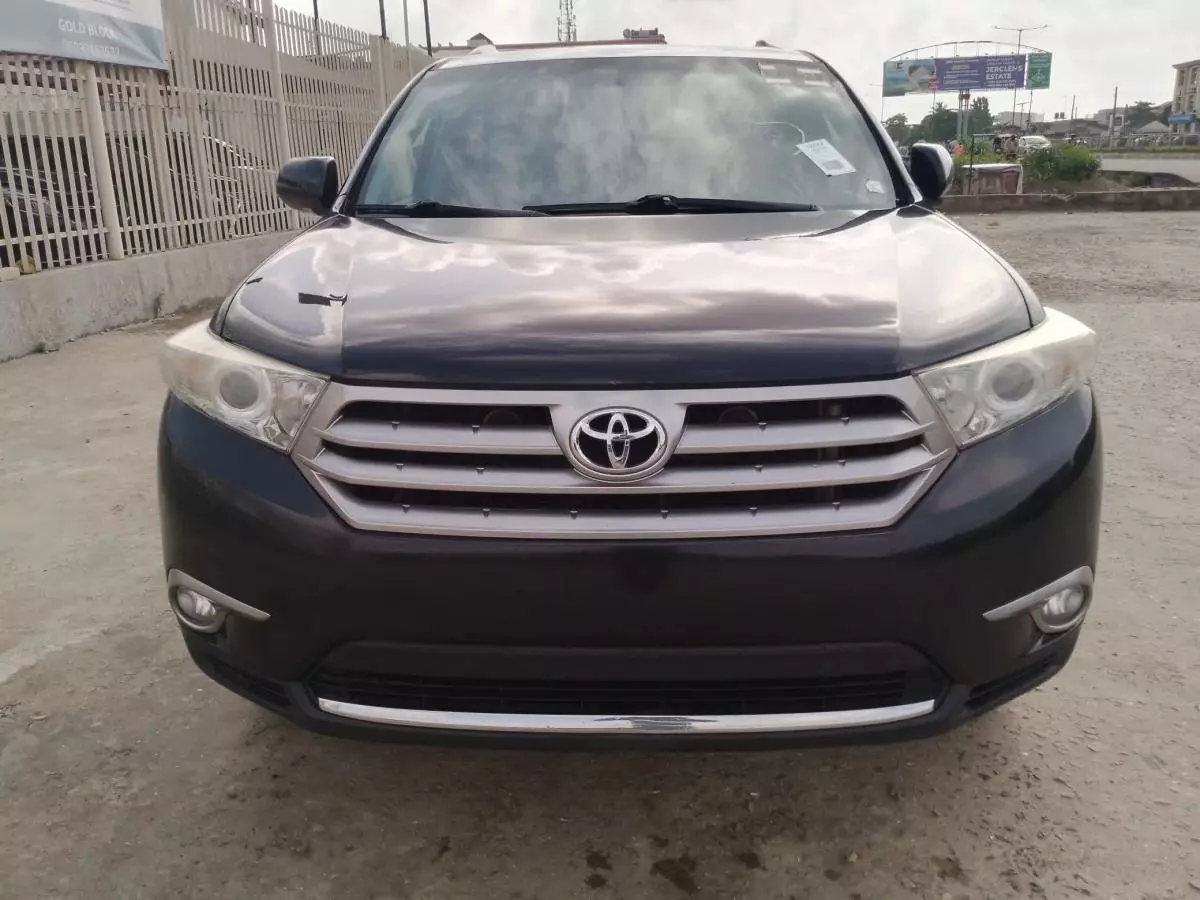 Toyota Highlander   - 2013