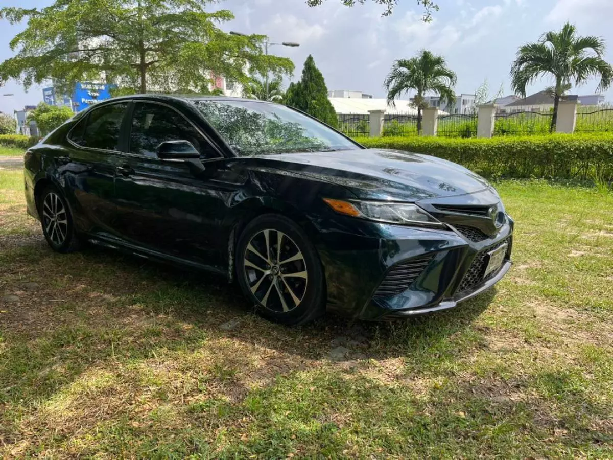 Toyota Camry   - 2018