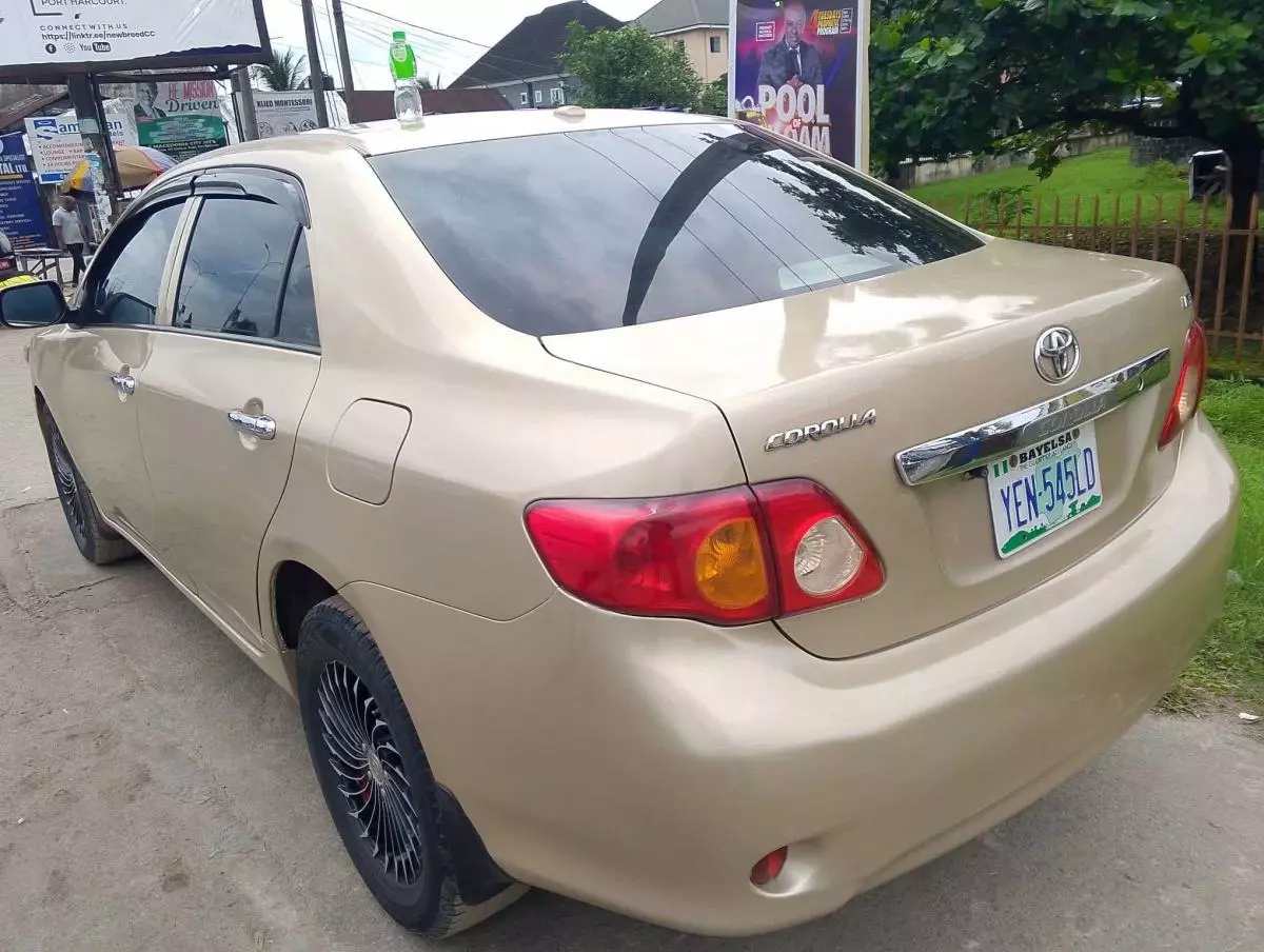 Toyota Corolla   - 2010