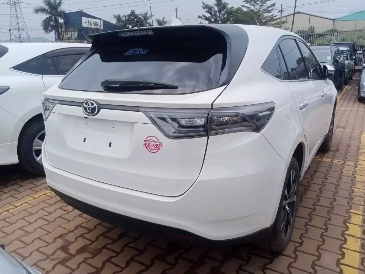 Toyota Harrier   - 2014