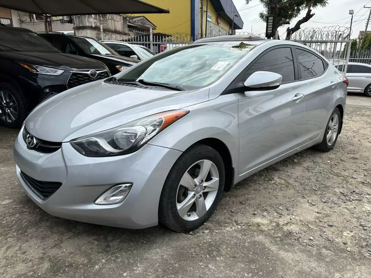 Hyundai Elantra   - 2013