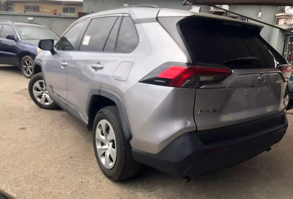 Toyota RAV 4   - 2019