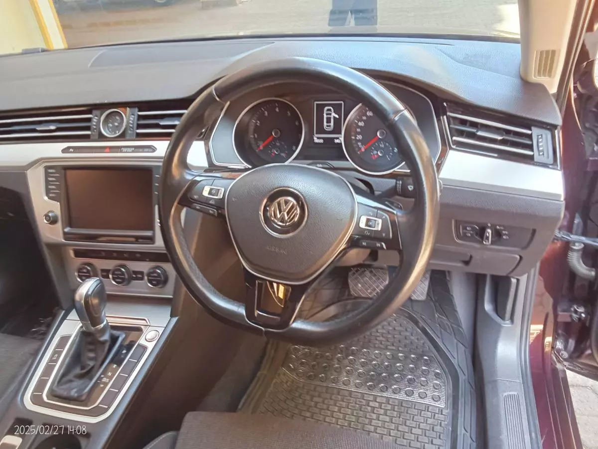 Volkswagen Passat   - 2017