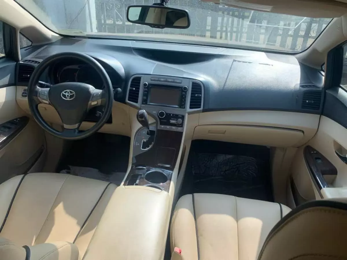 Toyota Venza   - 2012