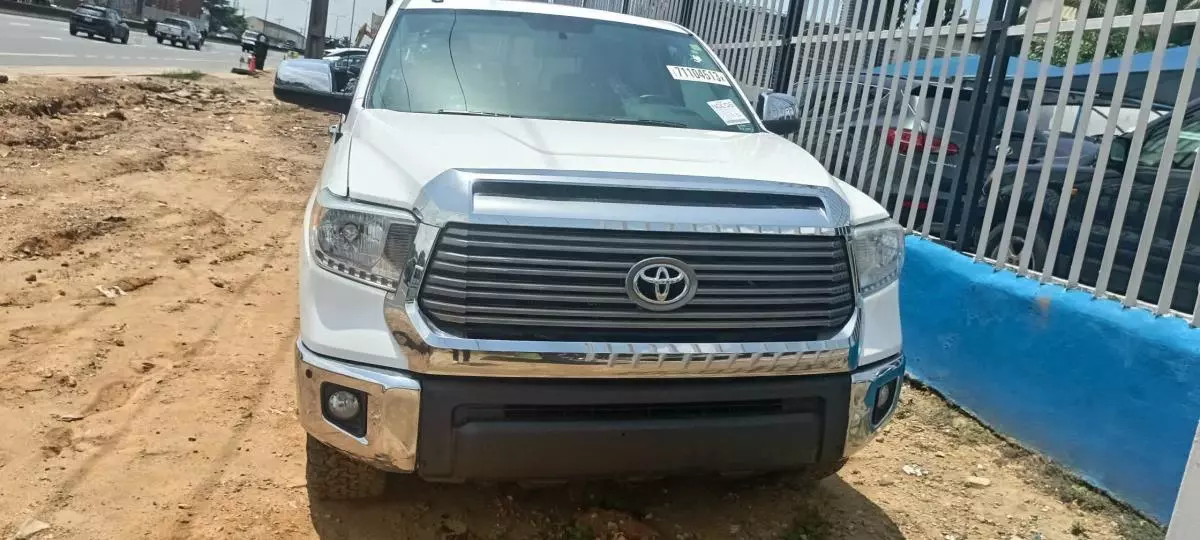 Toyota Tundra   - 2016