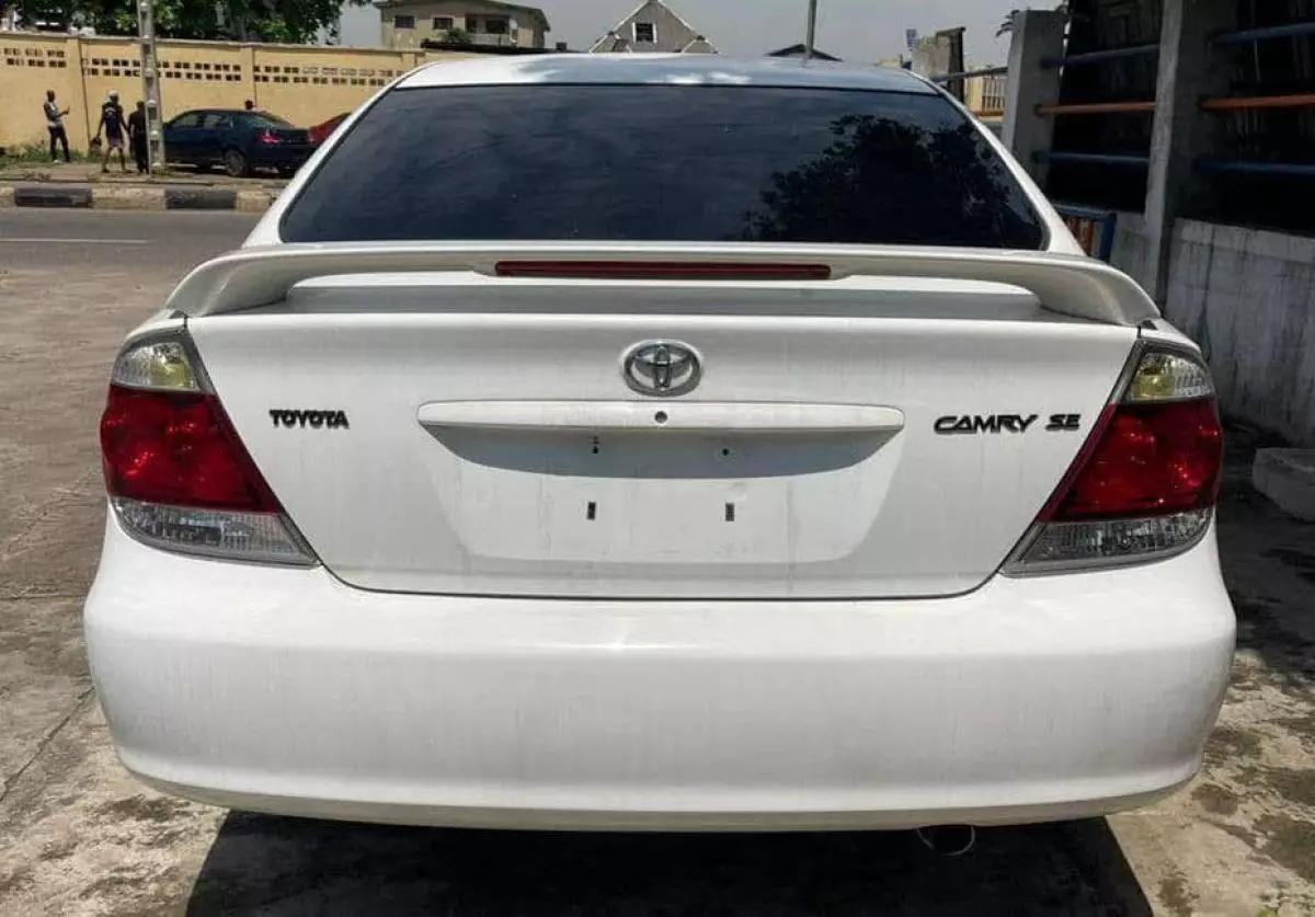 Toyota Camry   - 2005