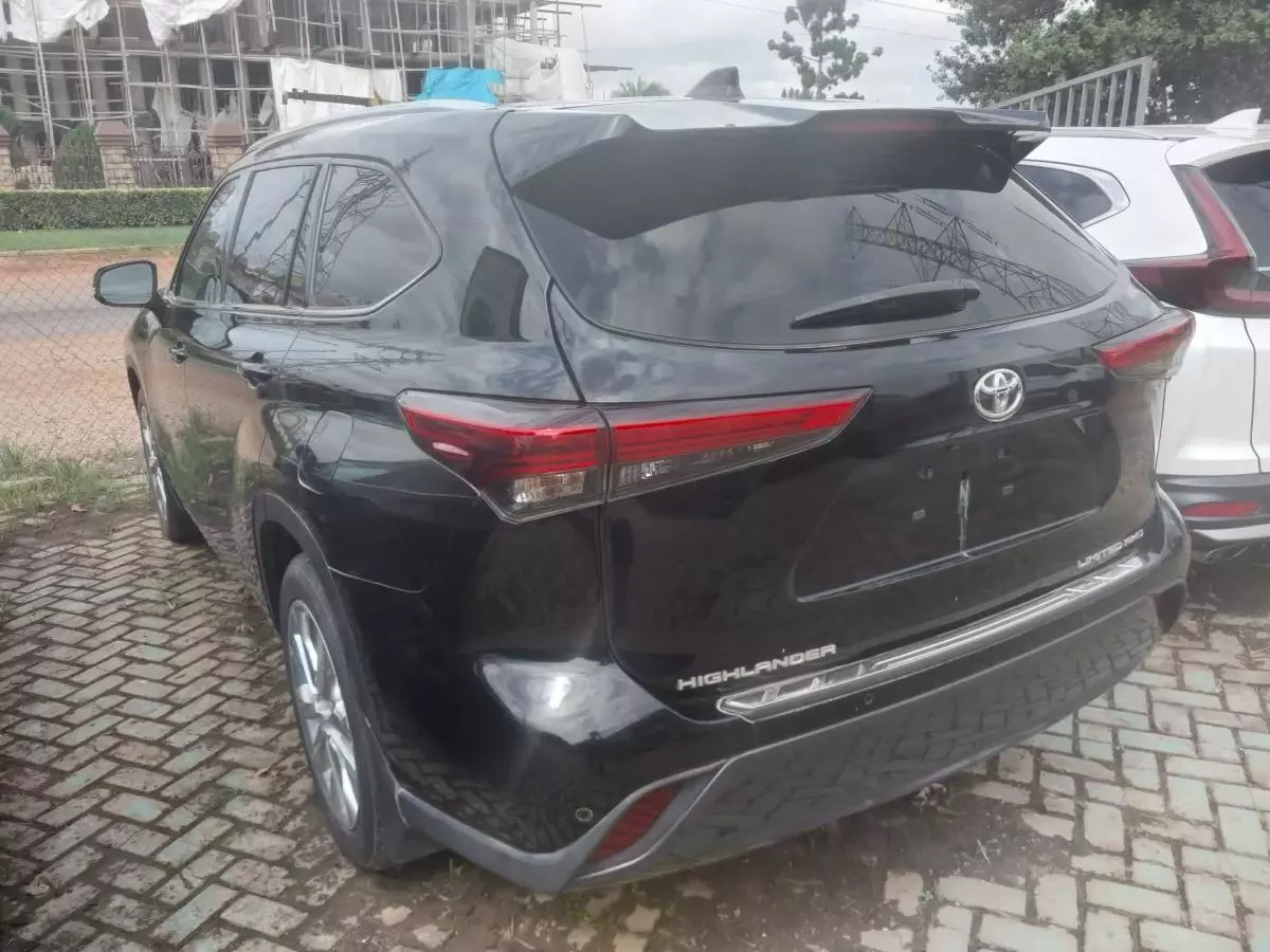 Toyota Highlander   - 2020