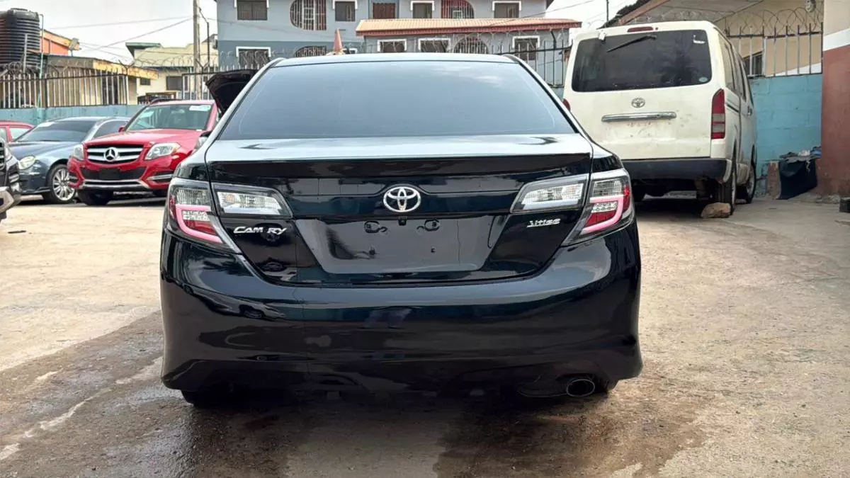 Toyota Camry   - 2013