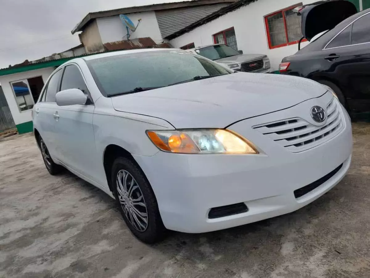 Toyota Camry   - 2009