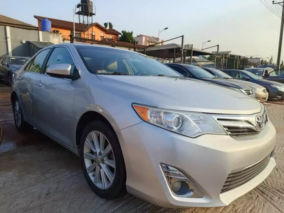 Toyota Camry   - 2012