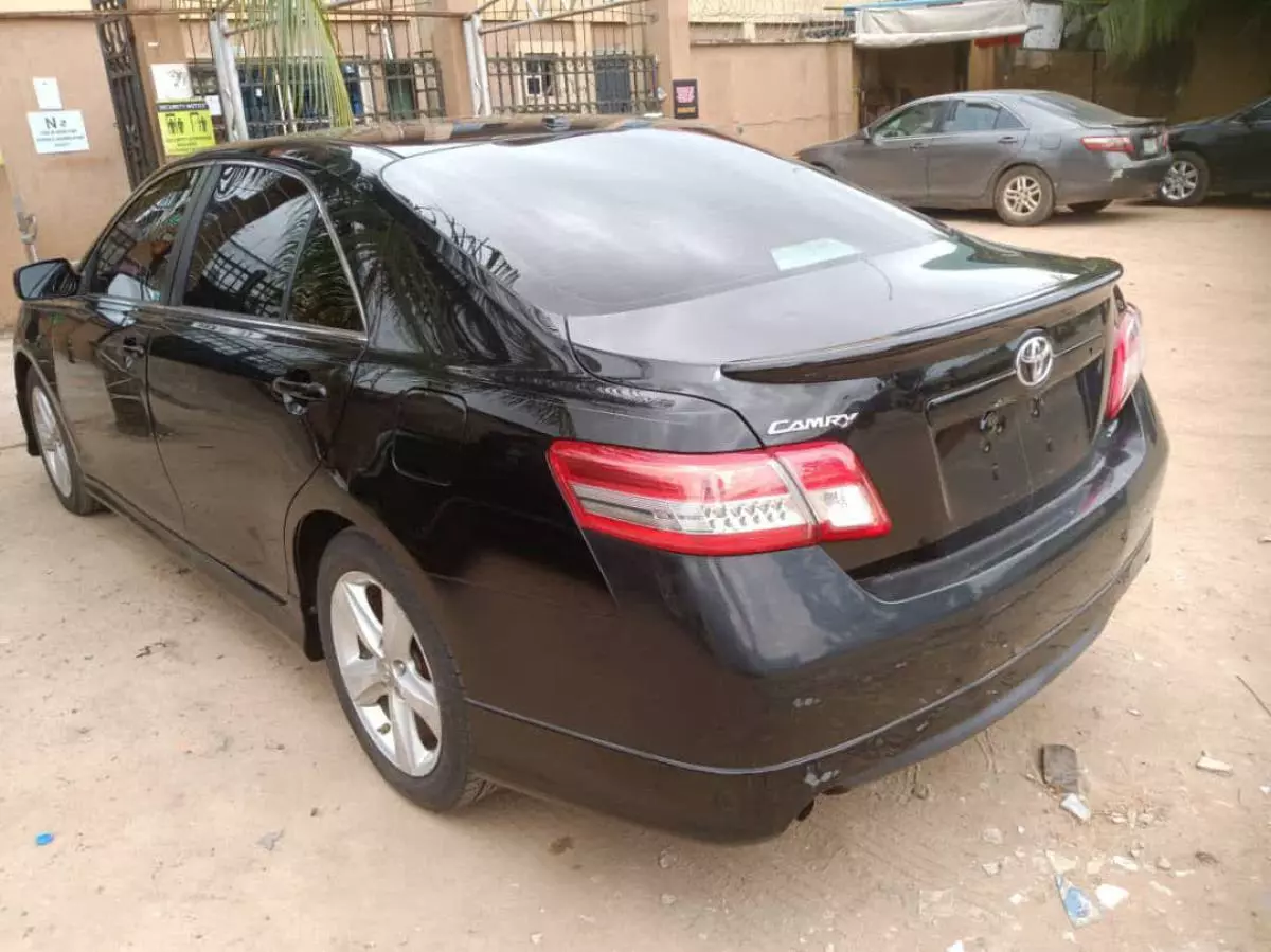 Toyota Camry   - 2011