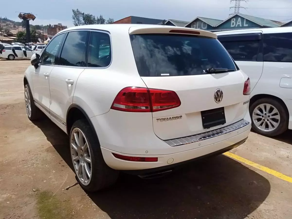 Volkswagen Touareg   - 2011