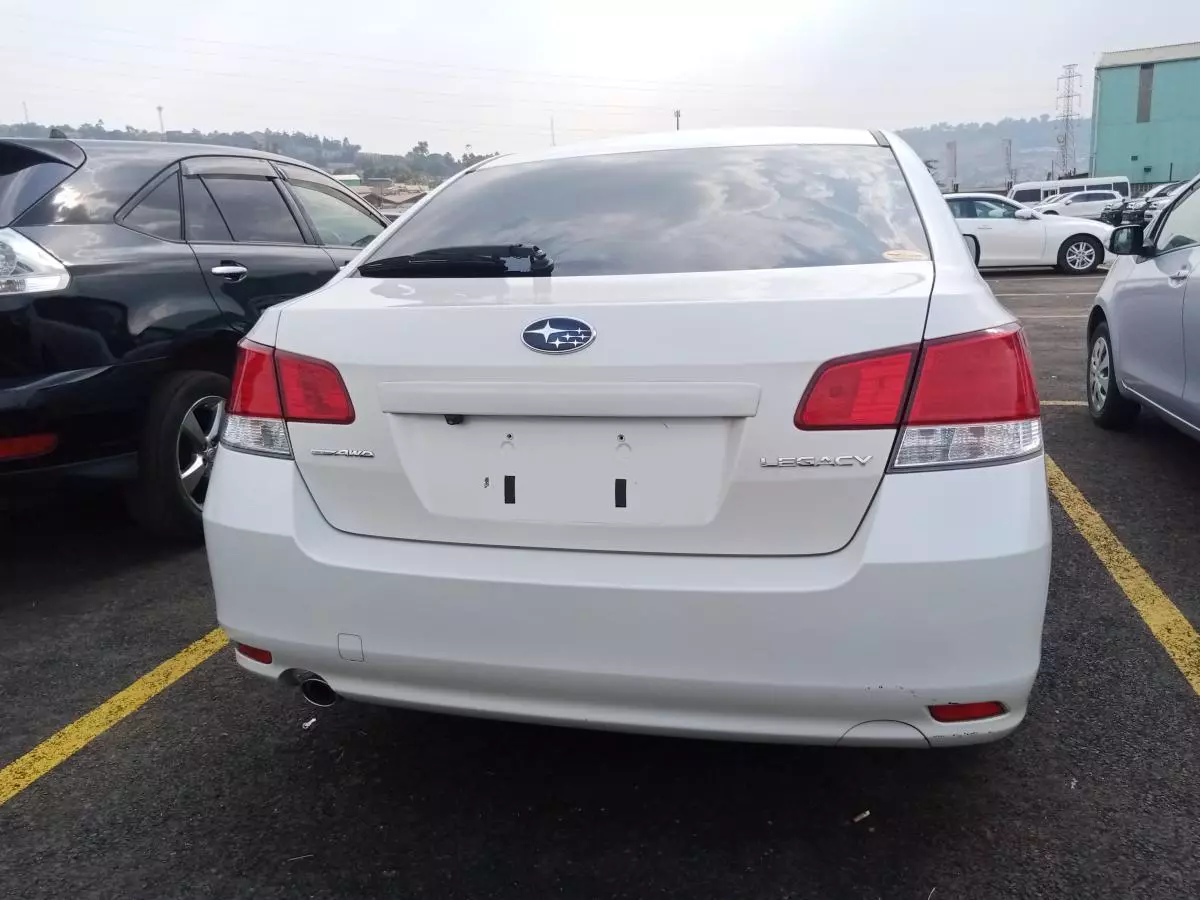 Subaru Legacy   - 2009