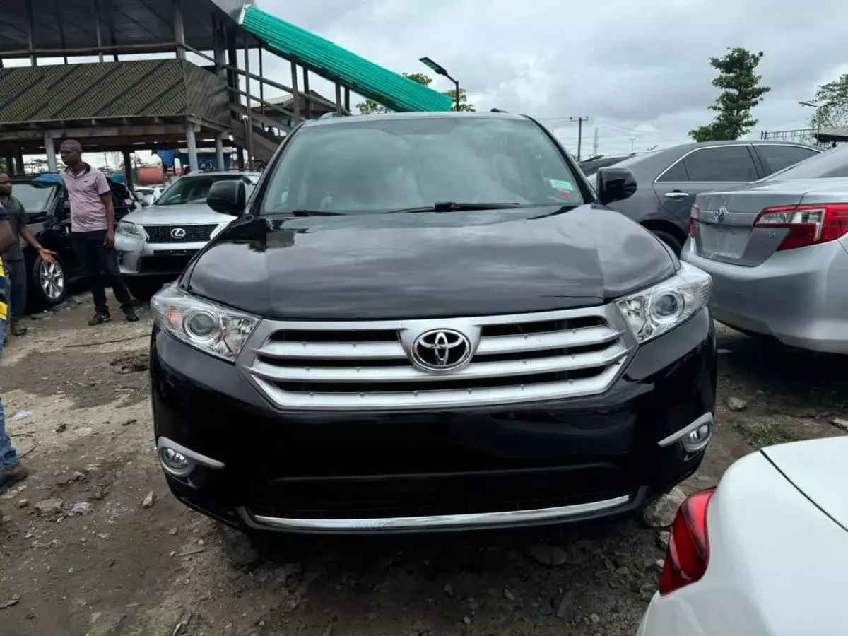 Toyota Highlander   - 2012