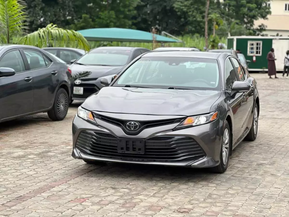 Toyota Camry   - 2018