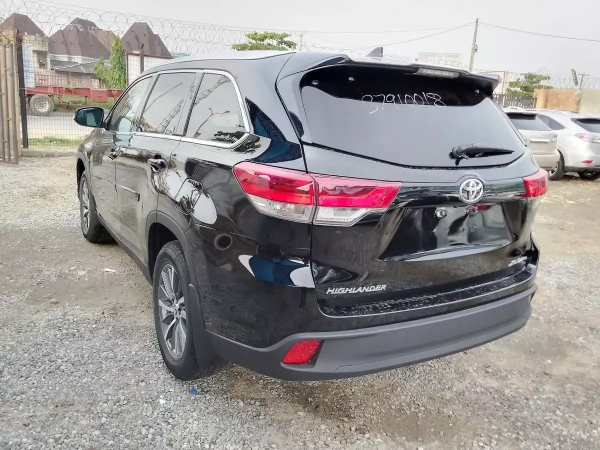 Toyota Highlander   - 2019