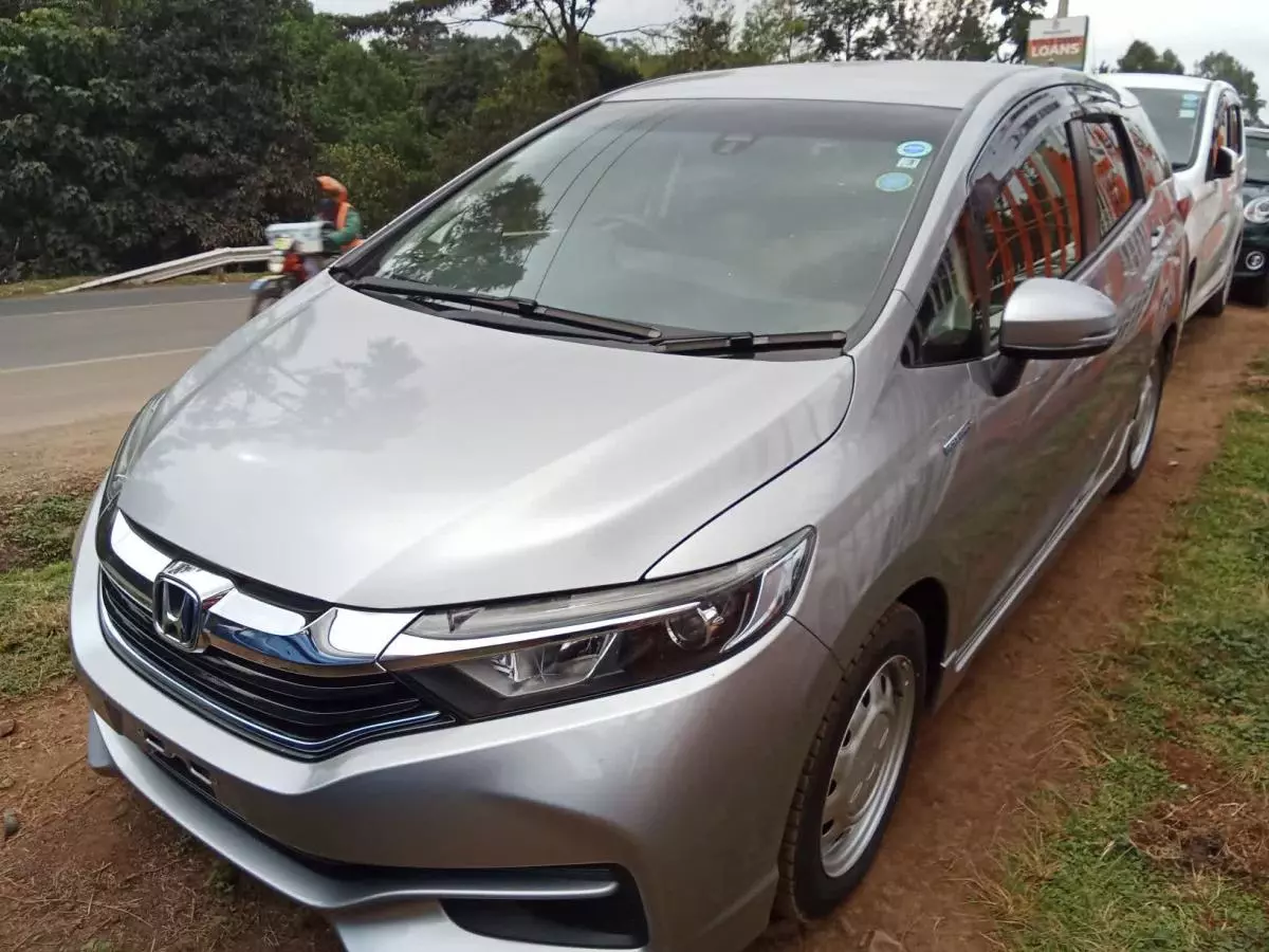 Honda Fit shuttle hybrid   - 2016